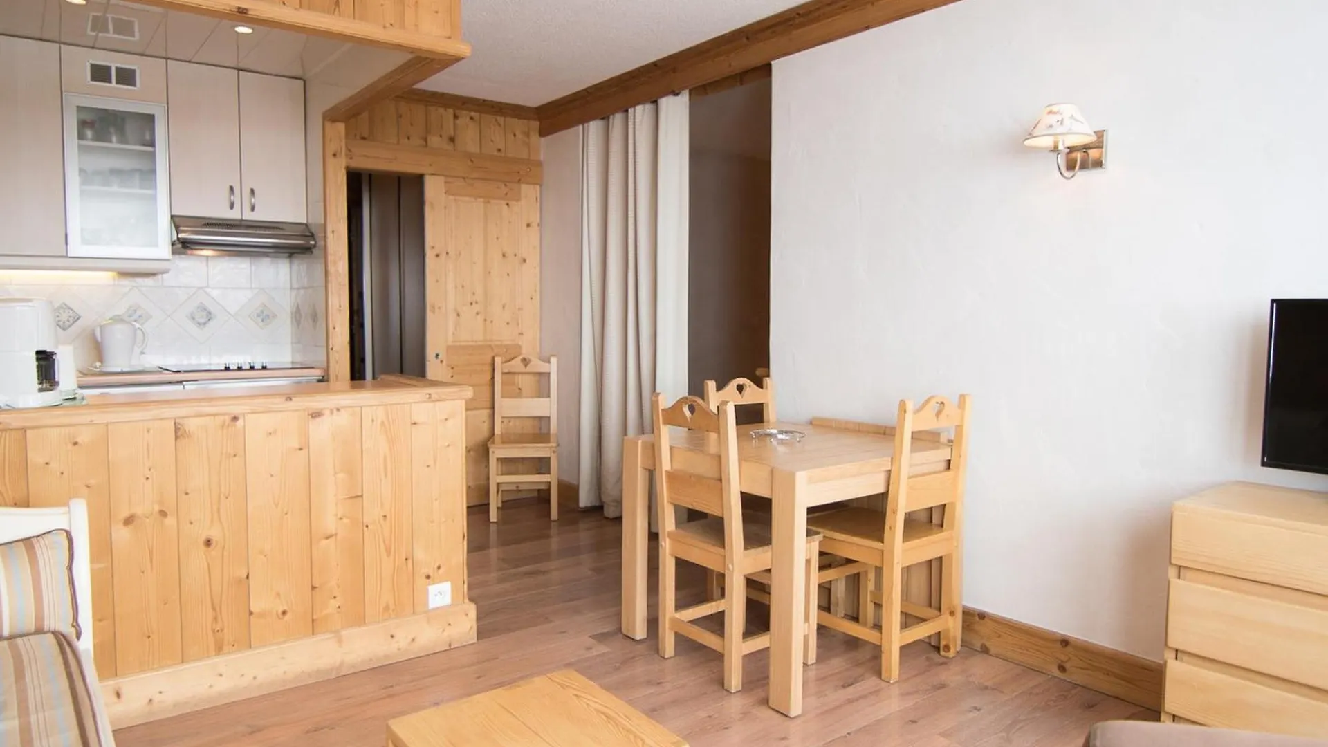 2 Pieces Sud A 500 M Des Pistes Avec Wifi Et Animaux Admis - Fr-1-449-53 Apartment Tignes